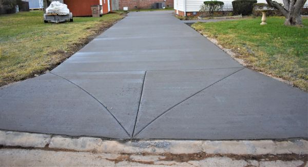 Apron Pouring in Broken Arrow